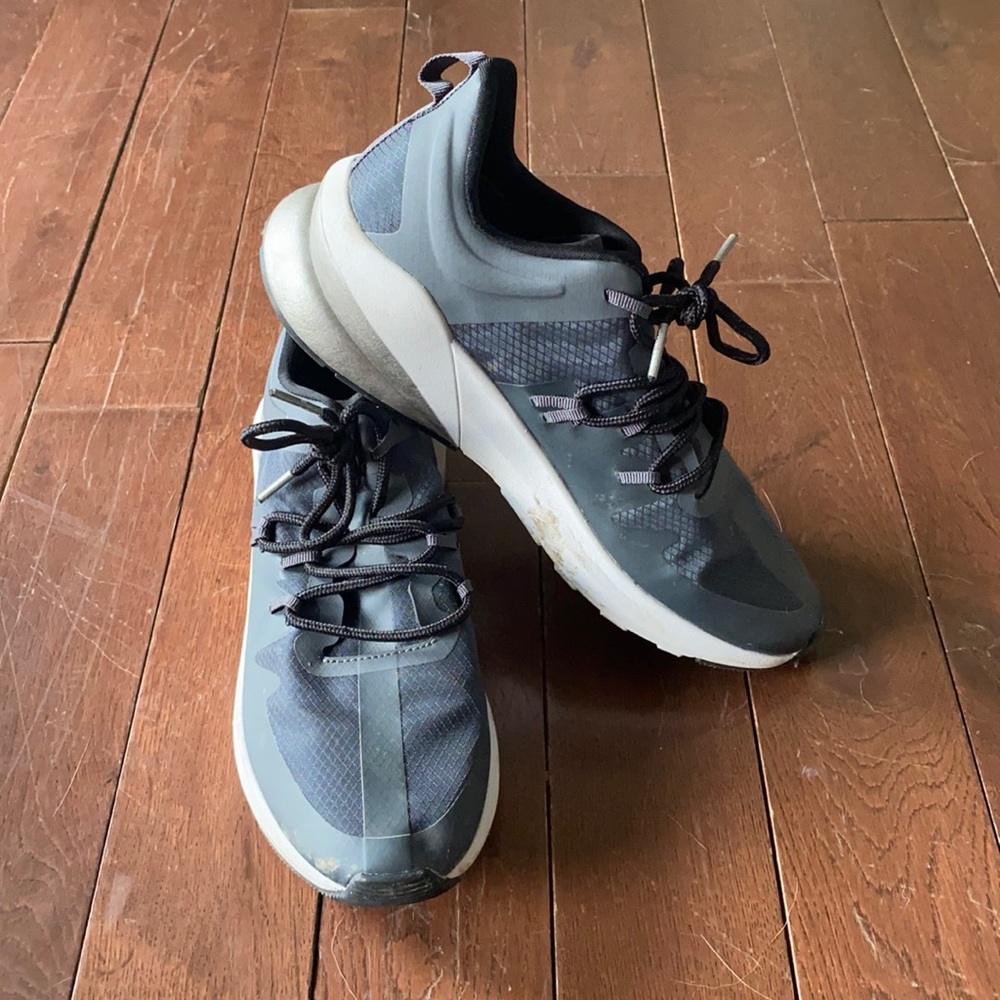 Size 8 Sneaker